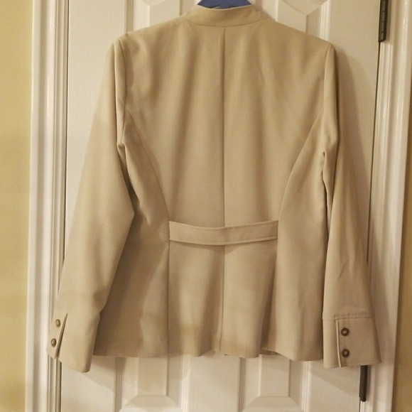 Cream colored dressbarn blazer - Picture 4 of 4
